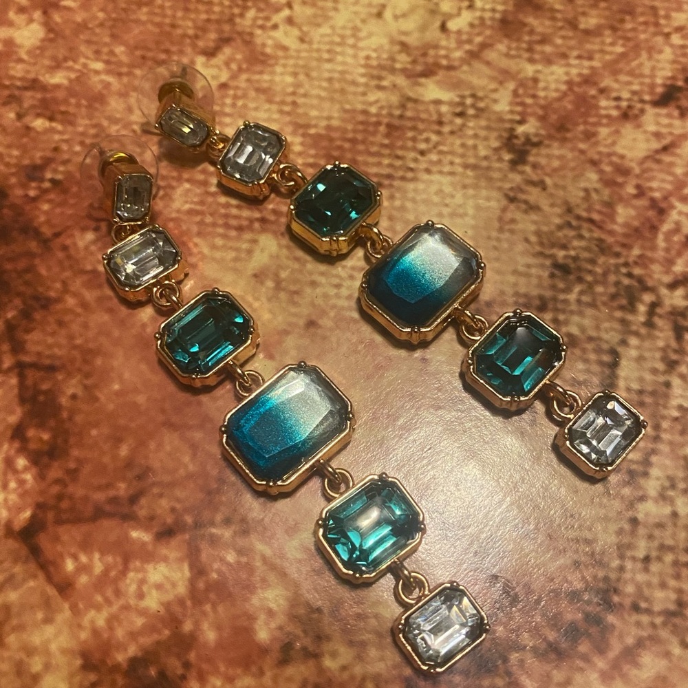 NWOT emerald ombré dangle earrings